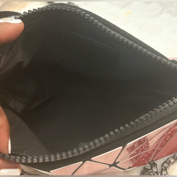 Emilio Pepe Geometric wristlet clutch crossbody bag with chain - Picture 4 of 13